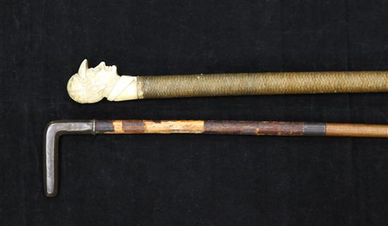 A late 19th / early 20th century riding crop, the carved ivory handle modelled as a jockeys head,